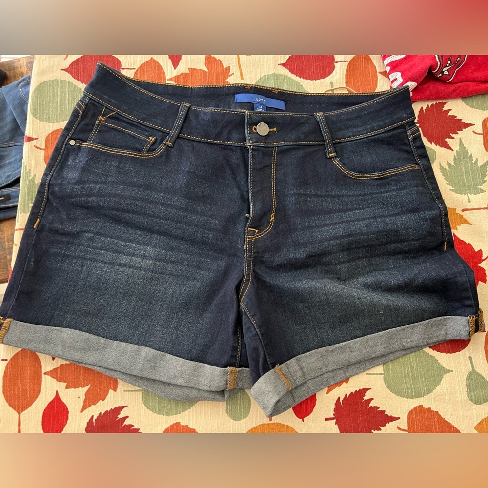 Apt. 9 new without tags size 14 nice denim shorts